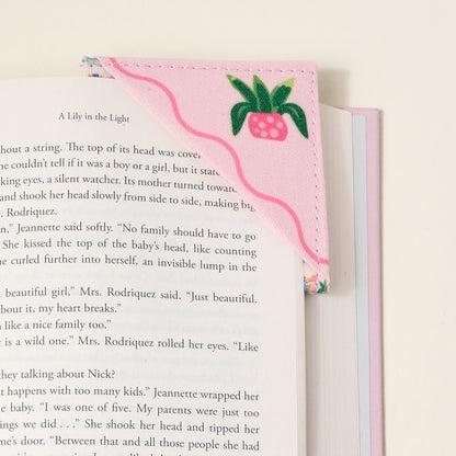 Corner Keeper Fabric Bookmark-Book Shelfie